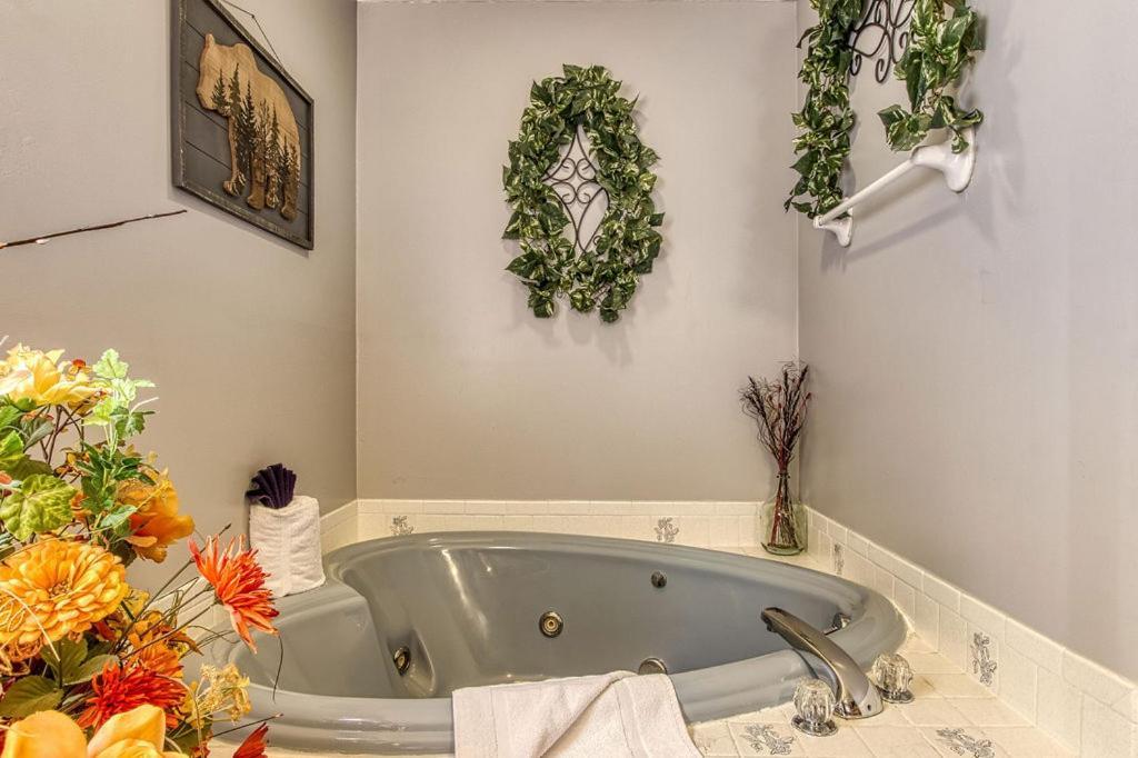 Adalynn'S Mountain Retreat-Hot Tub, 1089 Of Free Tickets For Each Paid Day, Dollywood And More! Pigeon Forge Buitenkant foto